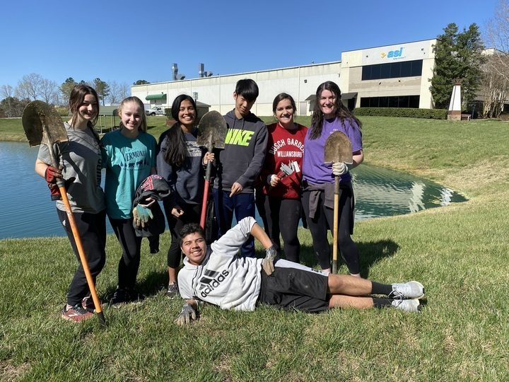 Student volunteers at a Tree-Plenish event
